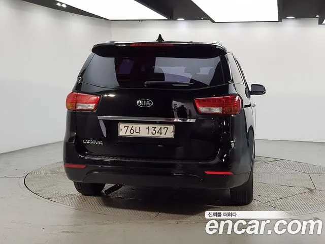 Kia Carnival 2016 thumb 4
