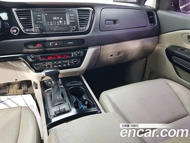 Kia Carnival 2016 thumb 6