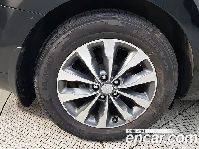 Kia Carnival 2016 thumb 10