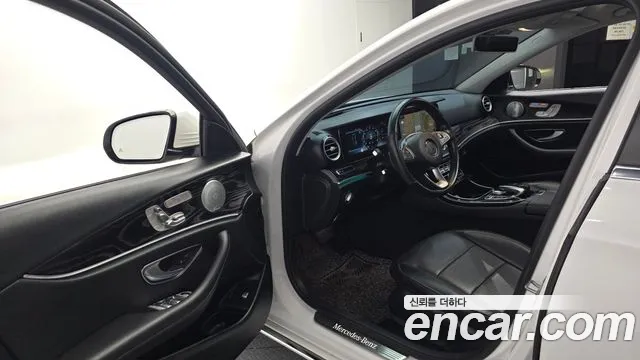 Mercedes-Benz E-Класс 2017 thumb 2