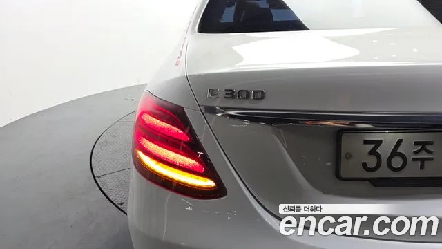 Mercedes-Benz E-Класс 2017 thumb 12