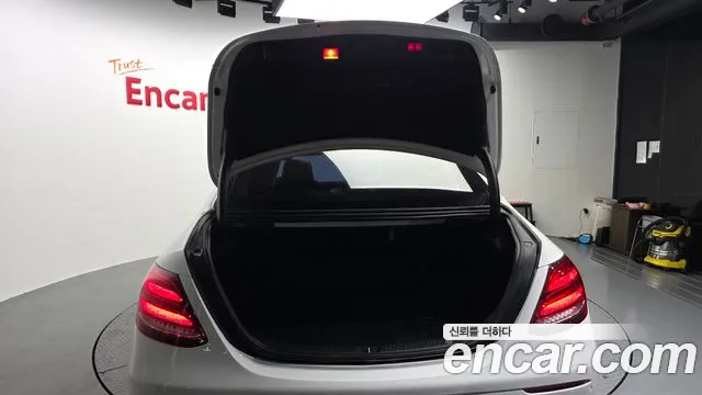 Mercedes-Benz E-Класс 2017 thumb 11