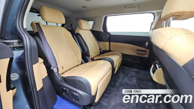 Kia Carnival 2023 thumb 10