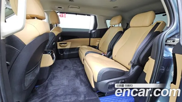 Kia Carnival 2023 thumb 3