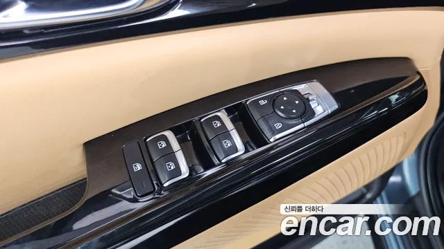 Kia Carnival 2023 thumb 2