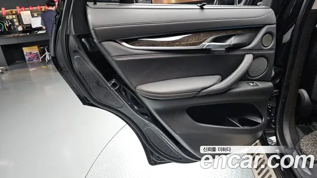 BMW X6 2017 thumb 10