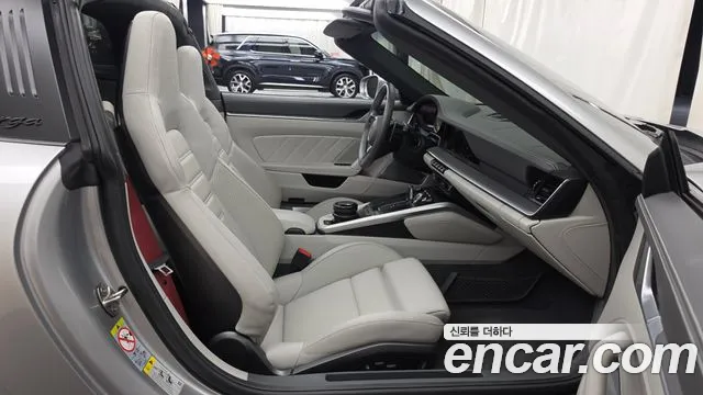 Porsche 911 2024 thumb 4