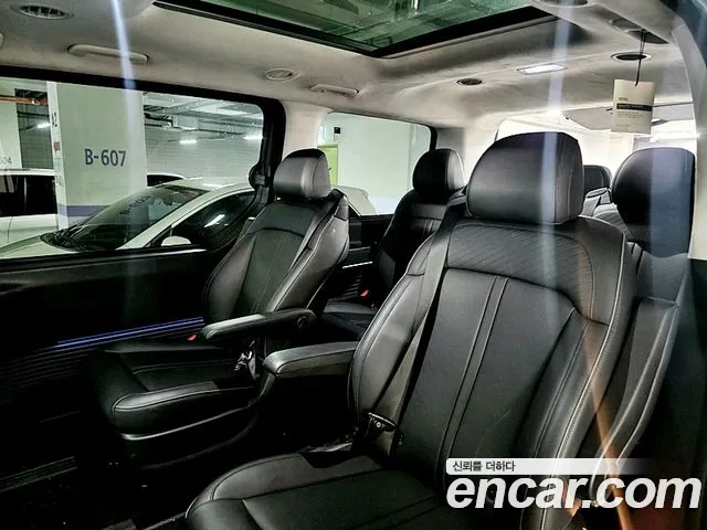 Hyundai Staria 2021 thumb 9