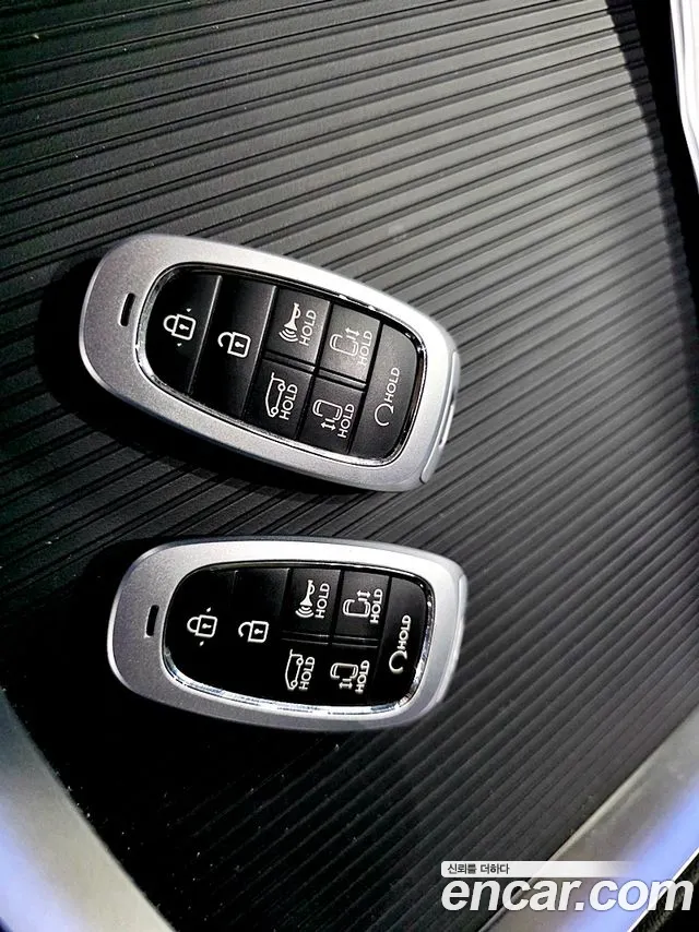 Hyundai Staria 2021 thumb 4
