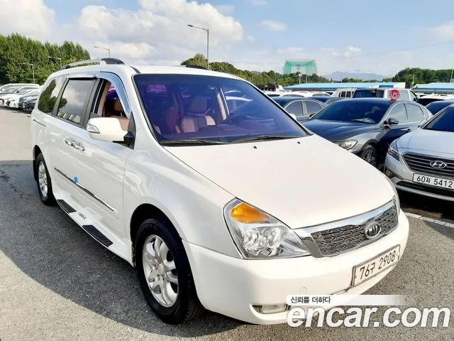 Kia Carnival 2012 thumb 7