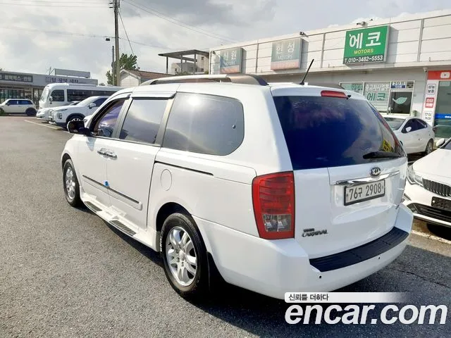 Kia Carnival 2012 thumb 2