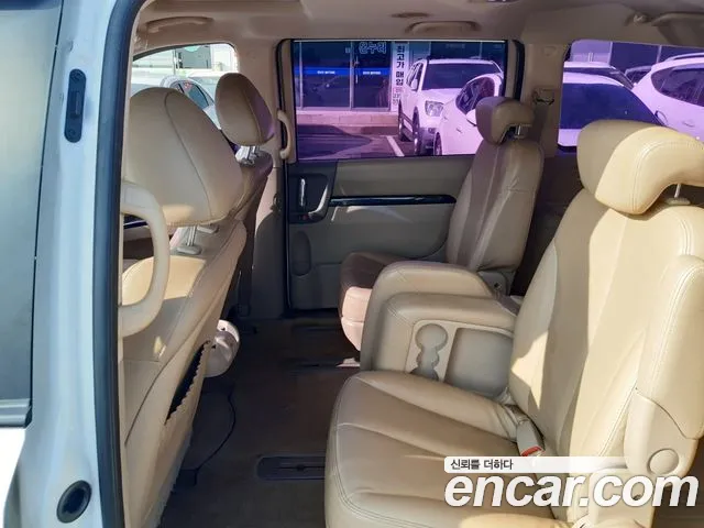 Kia Carnival 2012 thumb 4