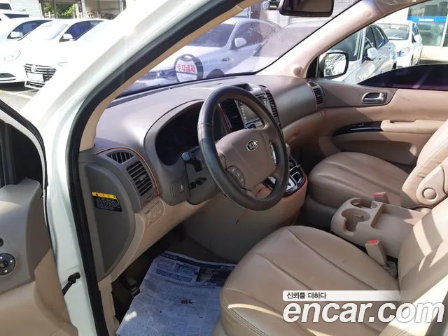 Kia Carnival 2012 thumb 5
