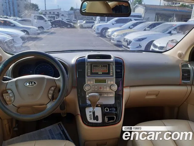 Kia Carnival 2012 thumb 10