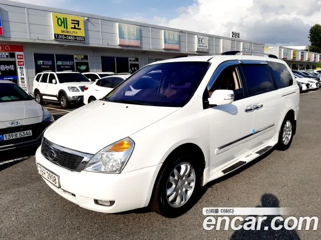 Kia Carnival 2012 thumb 8