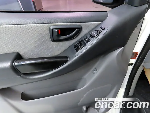 Hyundai Starex 2016 thumb 2