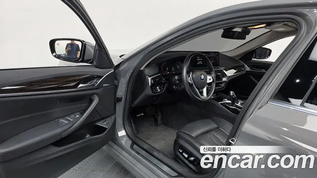 BMW 5 серии 2022 thumb 3
