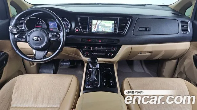 Kia Carnival 2015 thumb 7