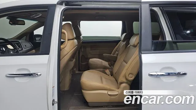 Kia Carnival 2015 thumb 2