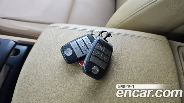 Kia Carnival 2015 thumb 3
