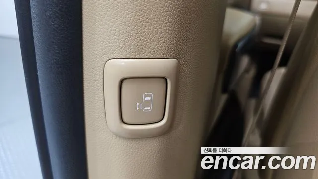 Kia Carnival 2015 thumb 11