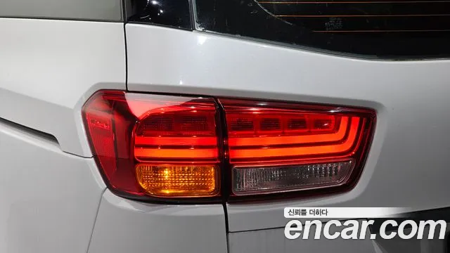 Kia Carnival 2015 thumb 5