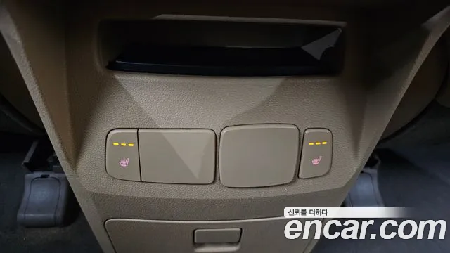 Kia Carnival 2015 thumb 6