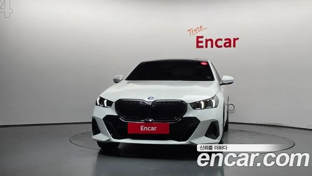 BMW 5 серии 2025 thumb 8