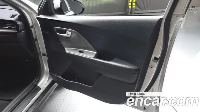 Kia Niro 2022 thumb 4