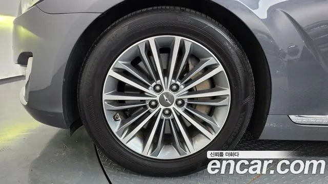 Genesis G90 2016 thumb 12