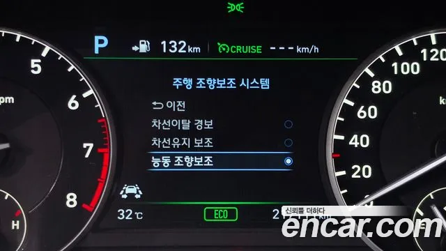 Genesis G90 2016 thumb 4