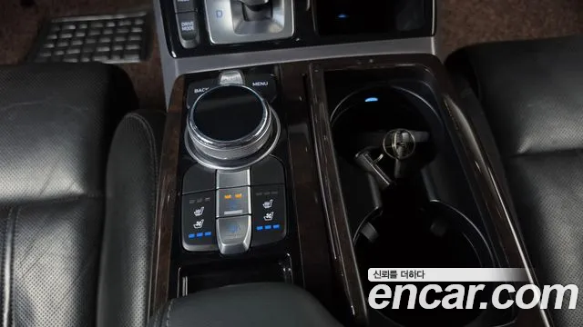 Genesis G90 2016 thumb 3