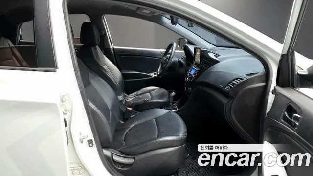 Hyundai Accent 2010 thumb 9