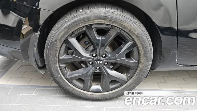 Kia Carnival 2016 thumb 3