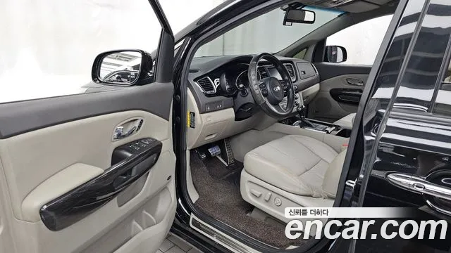 Kia Carnival 2016 thumb 8