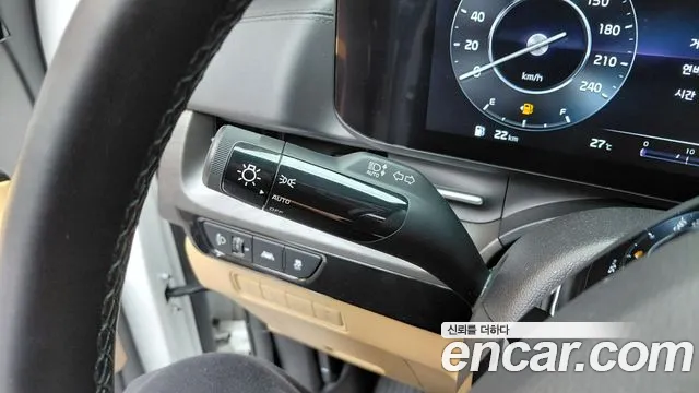 Kia Carnival 2023 thumb 10