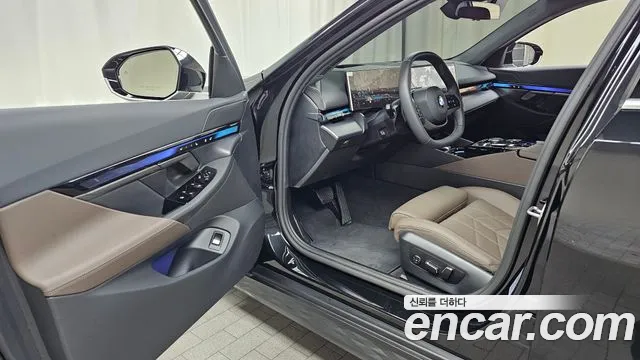 BMW 5 серии 2025 thumb 7