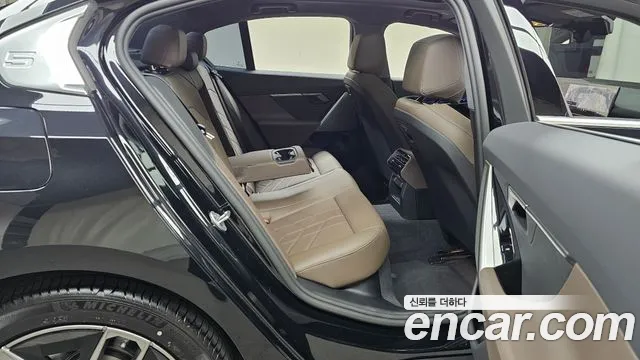 BMW 5 серии 2025 thumb 12