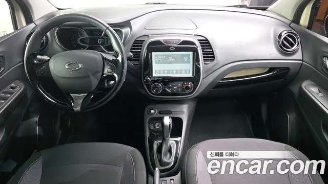Renault Captur 2016 thumb 6