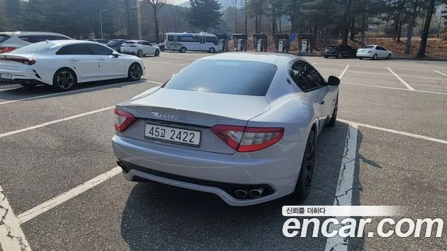 Maserati GranTurismo 2010 thumb 2