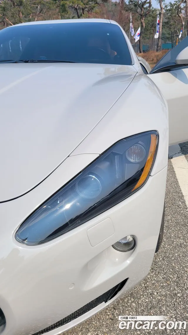 Maserati GranTurismo 2010 thumb 11
