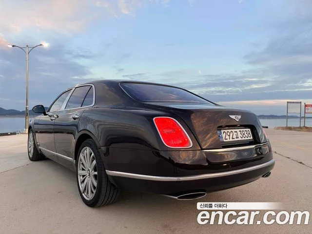 Bentley Mulsanne 2011 thumb 6
