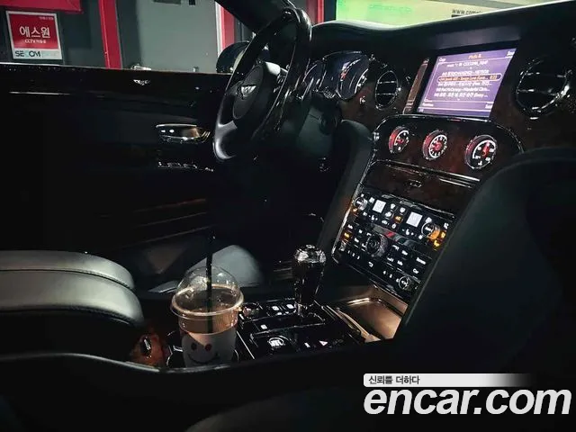 Bentley Mulsanne 2011 thumb 10