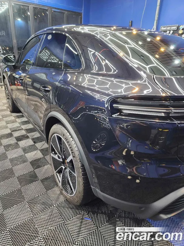 Porsche Macan 2025 thumb 5