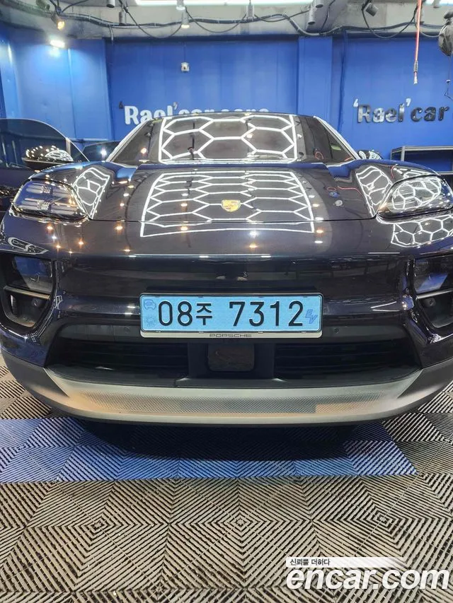 Porsche Macan 2025 thumb 6