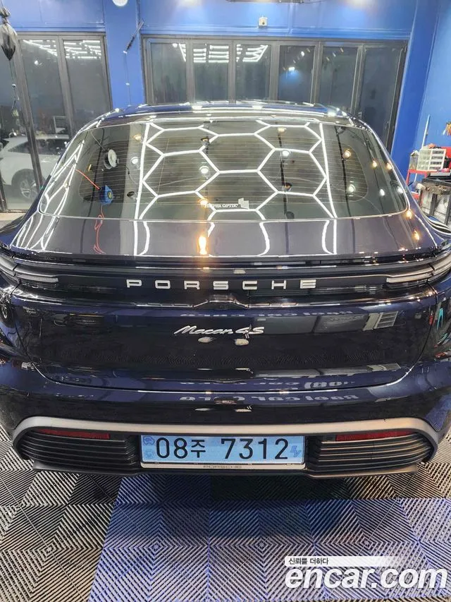 Porsche Macan 2025 thumb 4