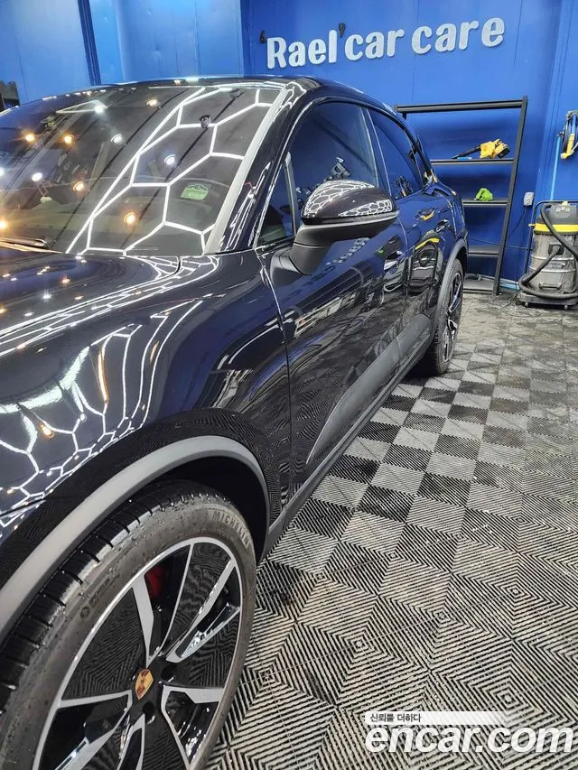 Porsche Macan 2025 thumb 11