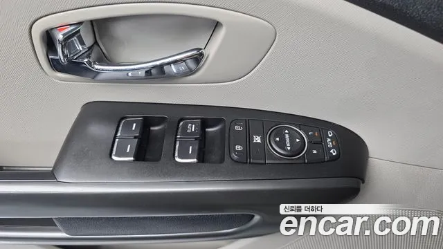 Kia Carnival 2019 thumb 11