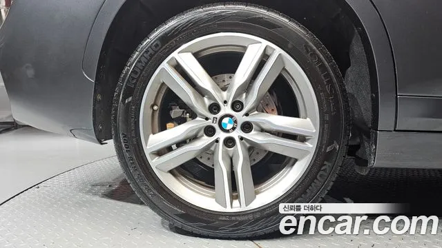 BMW X1 2016 thumb 10
