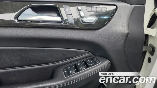 Mercedes-Benz GLE 2016 thumb 6